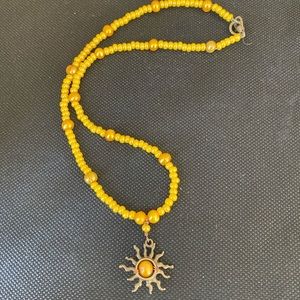 Collar hecho mostacillas y perlas cultivadas